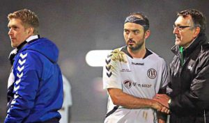 Es läuft nicht: die Coaches Taubeneder (li.) und Seehuber (mi.). Foto: Butzhammer